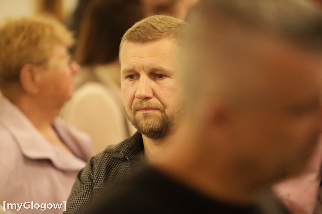 Grupa Etna z występem na scenie teatru