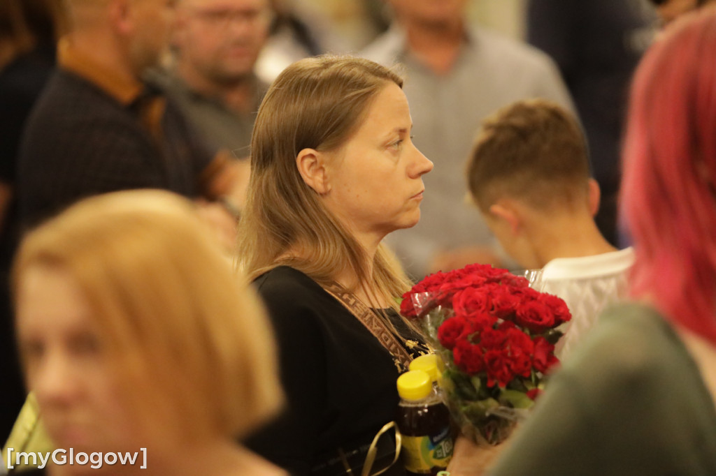 Grupa Etna z występem na scenie teatru