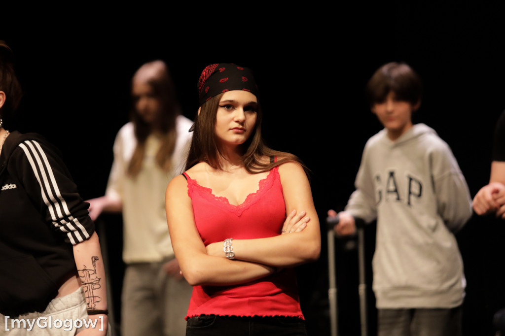Grupa Etna z występem na scenie teatru