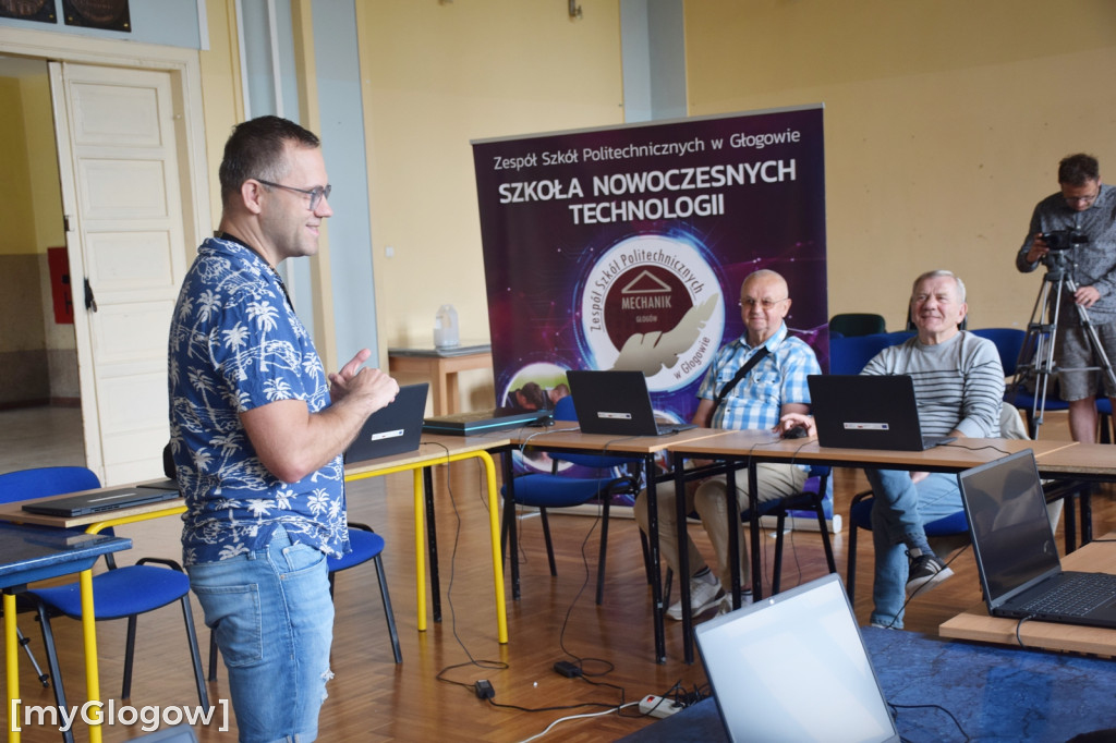 Cyfrowy senior w mechaniku w Głogowie