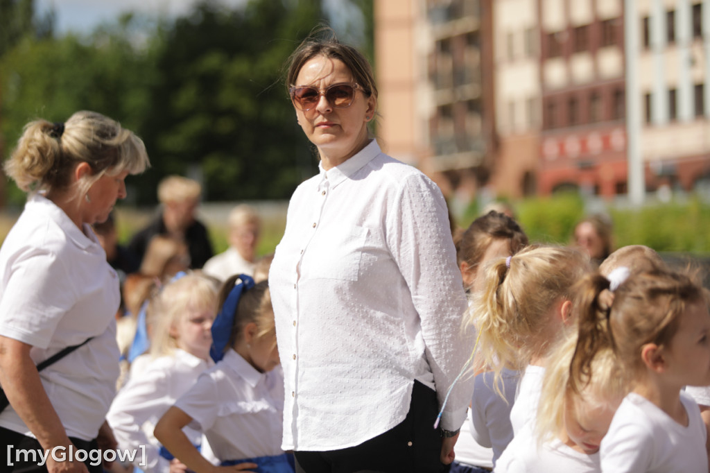 Polonez przedszkolaków na rynku w Głogowie