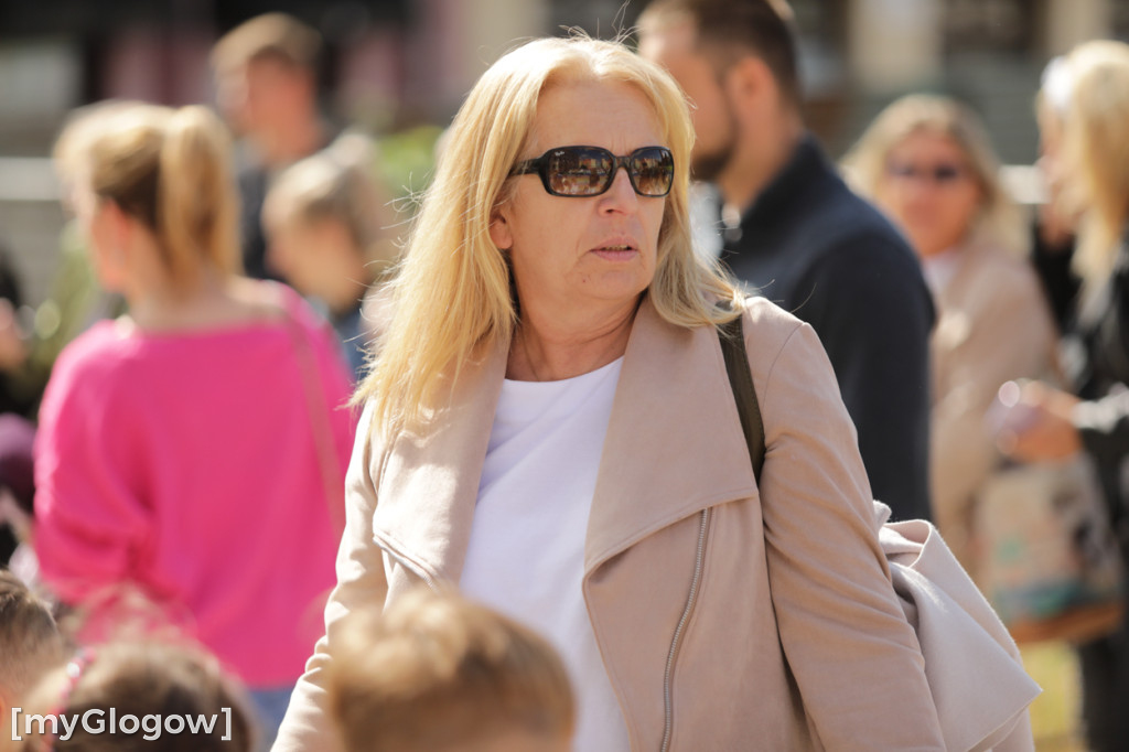 Polonez przedszkolaków na rynku w Głogowie