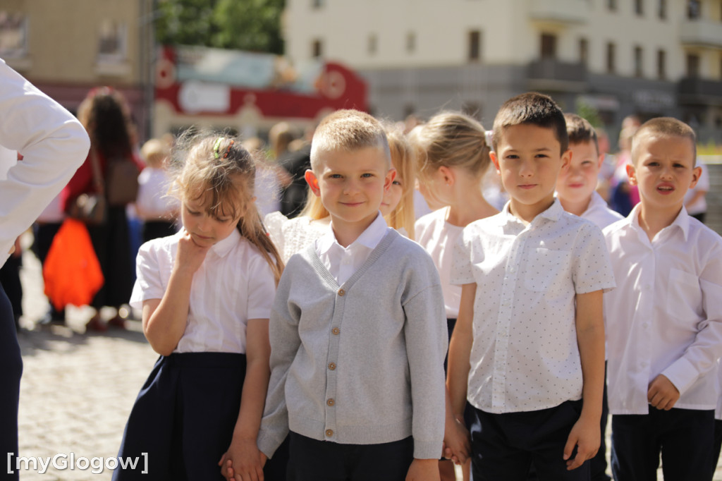 Polonez przedszkolaków na rynku w Głogowie