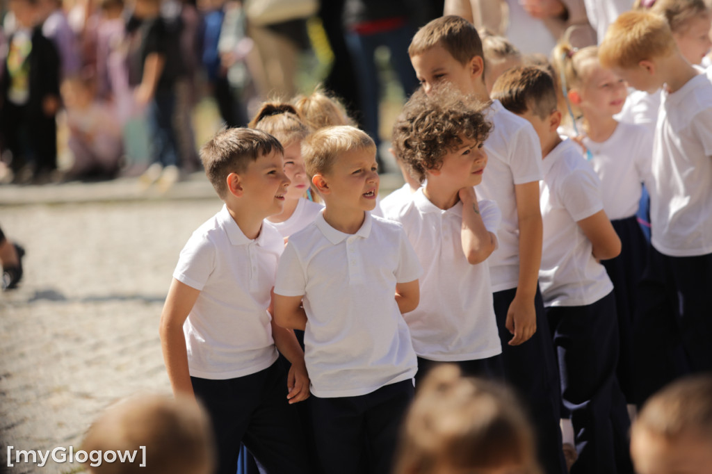 Polonez przedszkolaków na rynku w Głogowie