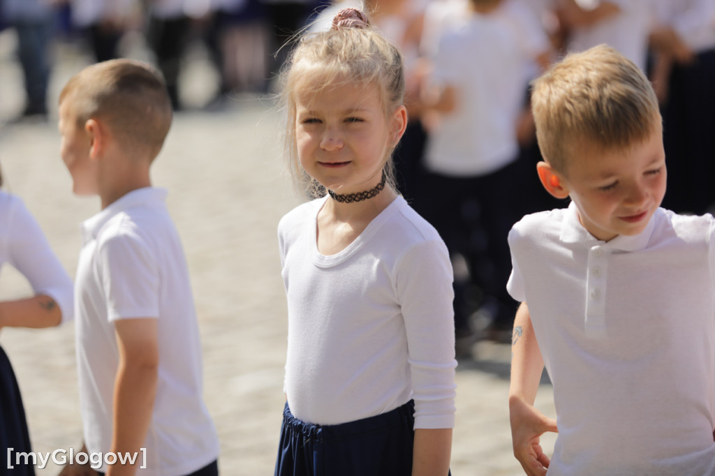 Polonez przedszkolaków na rynku w Głogowie