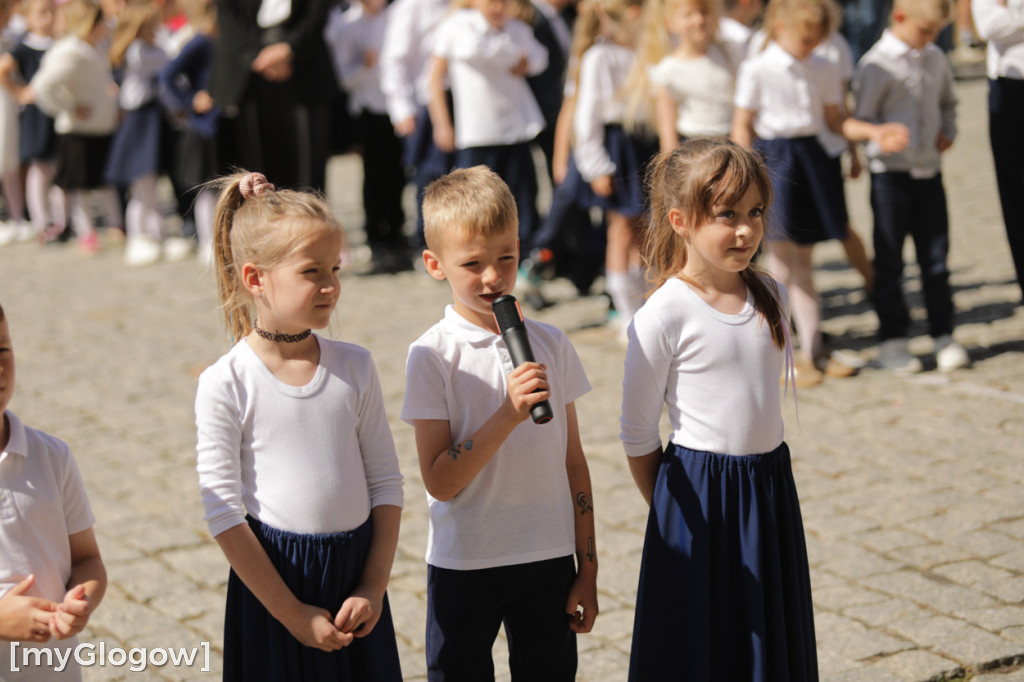 Polonez przedszkolaków na rynku w Głogowie