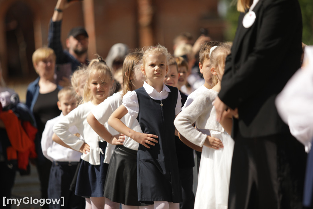 Polonez przedszkolaków na rynku w Głogowie