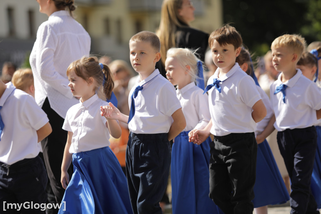 Polonez przedszkolaków na rynku w Głogowie