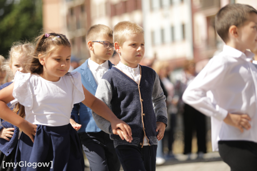 Polonez przedszkolaków na rynku w Głogowie