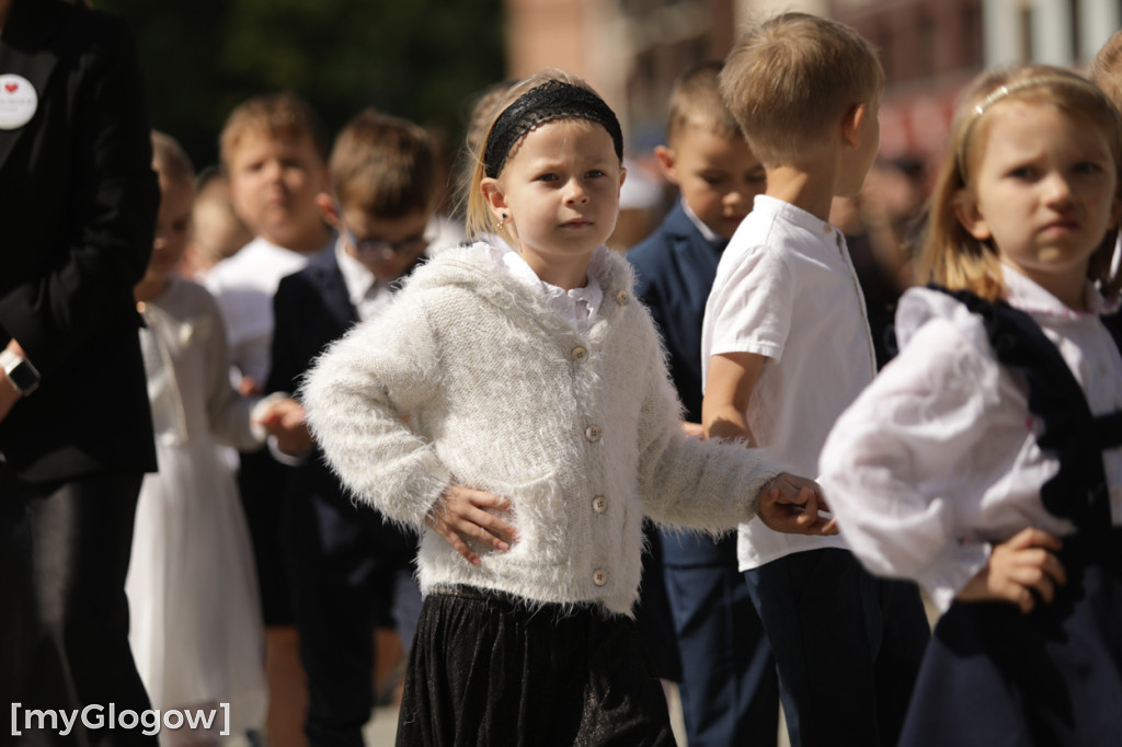 Polonez przedszkolaków na rynku w Głogowie