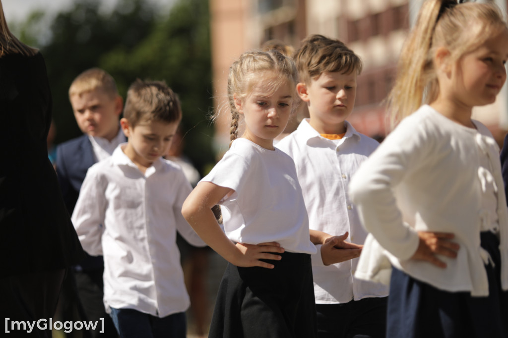 Polonez przedszkolaków na rynku w Głogowie