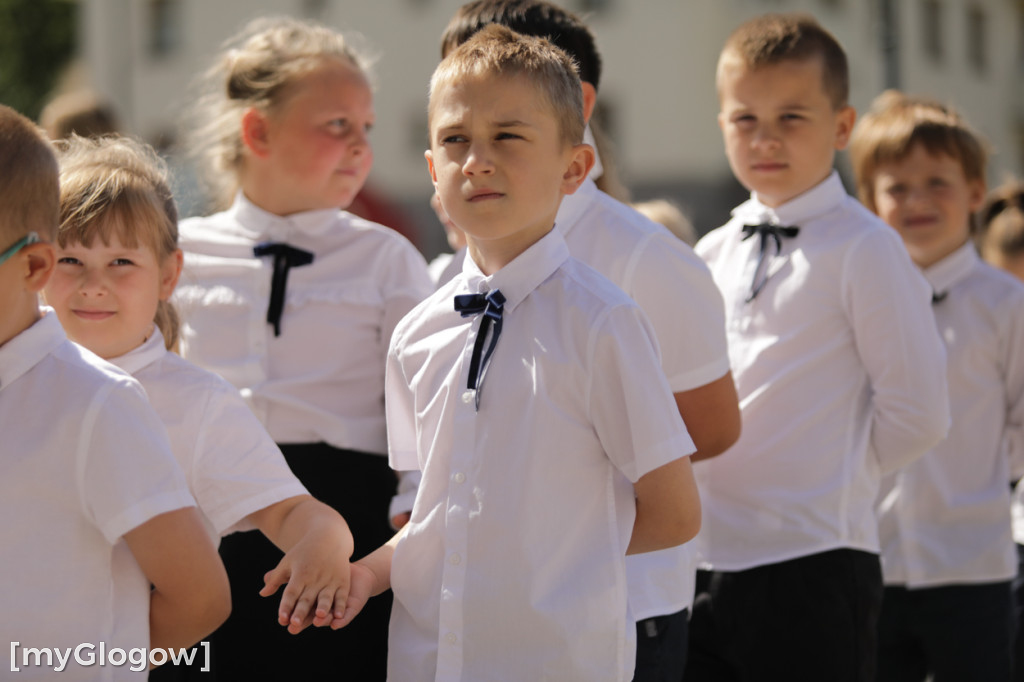 Polonez przedszkolaków na rynku w Głogowie