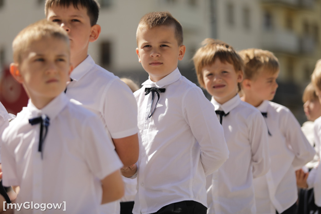 Polonez przedszkolaków na rynku w Głogowie