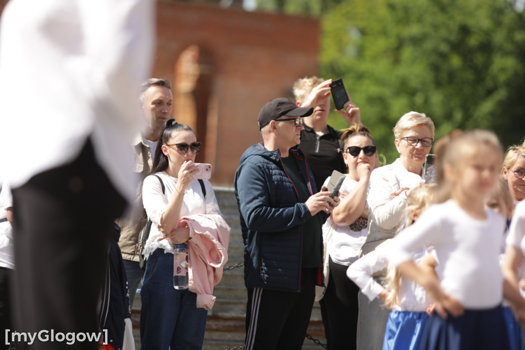 Polonez przedszkolaków na rynku w Głogowie