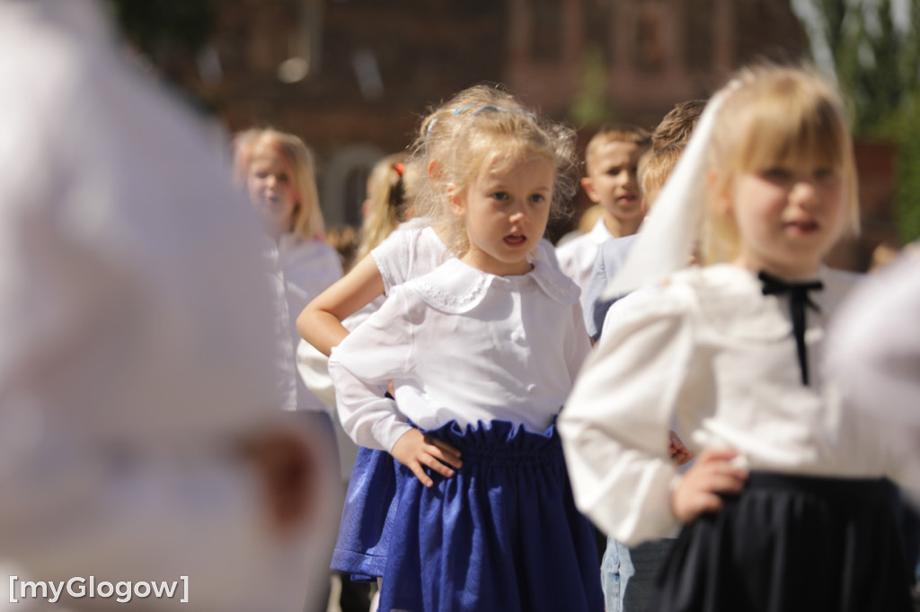Polonez przedszkolaków na rynku w Głogowie