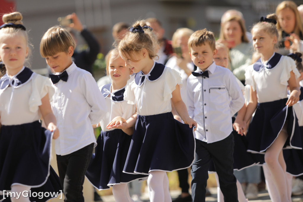 Polonez przedszkolaków na rynku w Głogowie