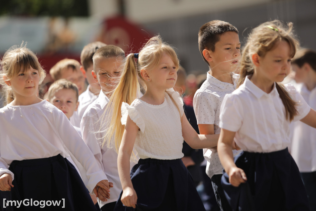 Polonez przedszkolaków na rynku w Głogowie