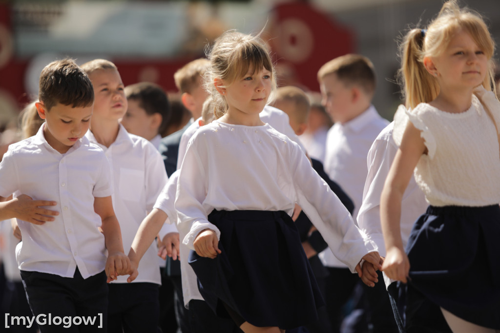 Polonez przedszkolaków na rynku w Głogowie