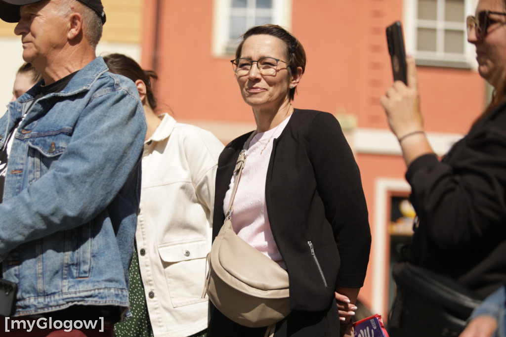 Polonez przedszkolaków na rynku w Głogowie