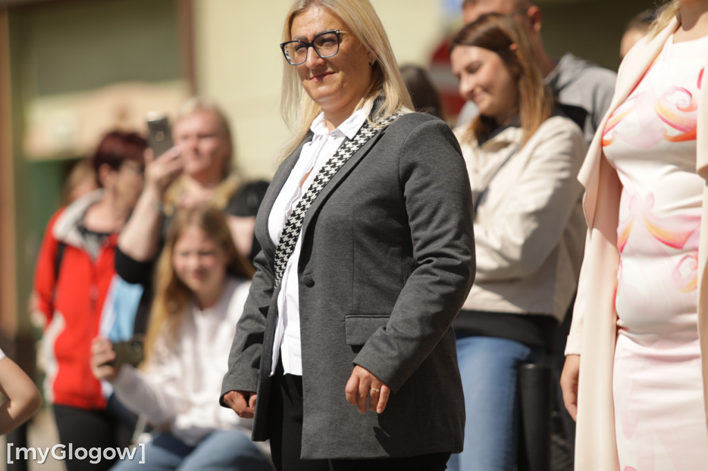 Polonez przedszkolaków na rynku w Głogowie