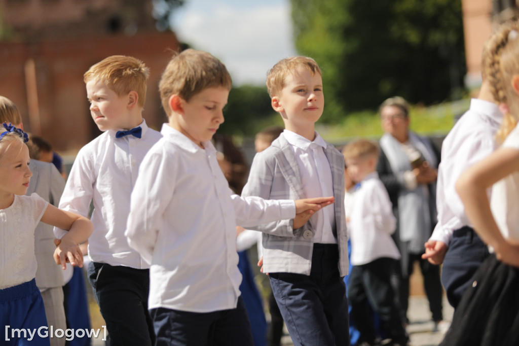 Polonez przedszkolaków na rynku w Głogowie