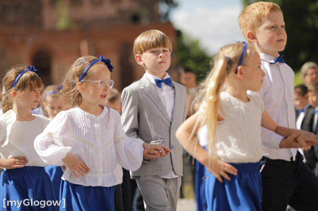 Polonez przedszkolaków na rynku w Głogowie