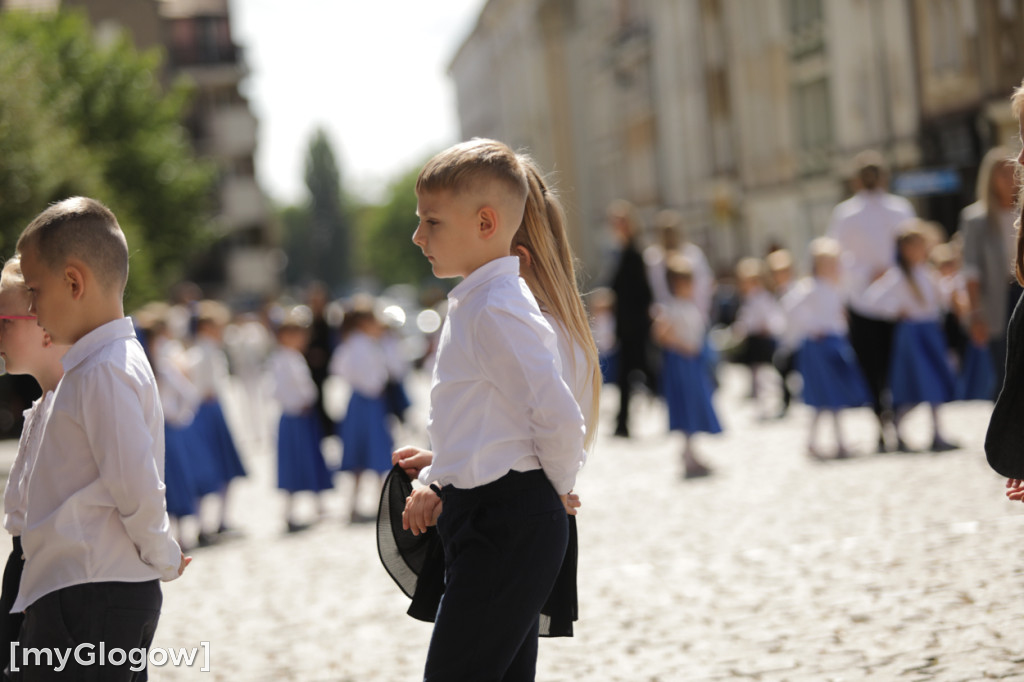 Polonez przedszkolaków na rynku w Głogowie