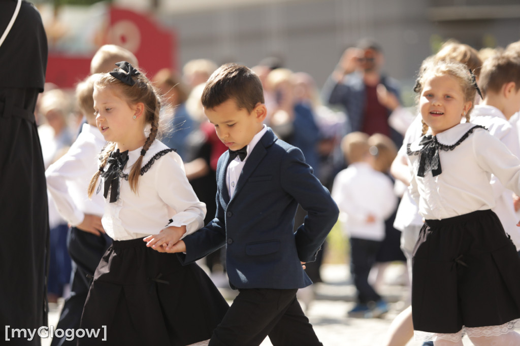 Polonez przedszkolaków na rynku w Głogowie