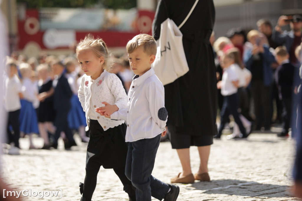 Polonez przedszkolaków na rynku w Głogowie