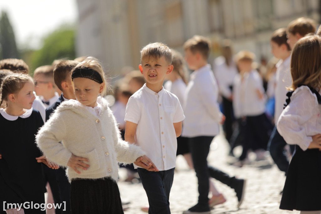 Polonez przedszkolaków na rynku w Głogowie