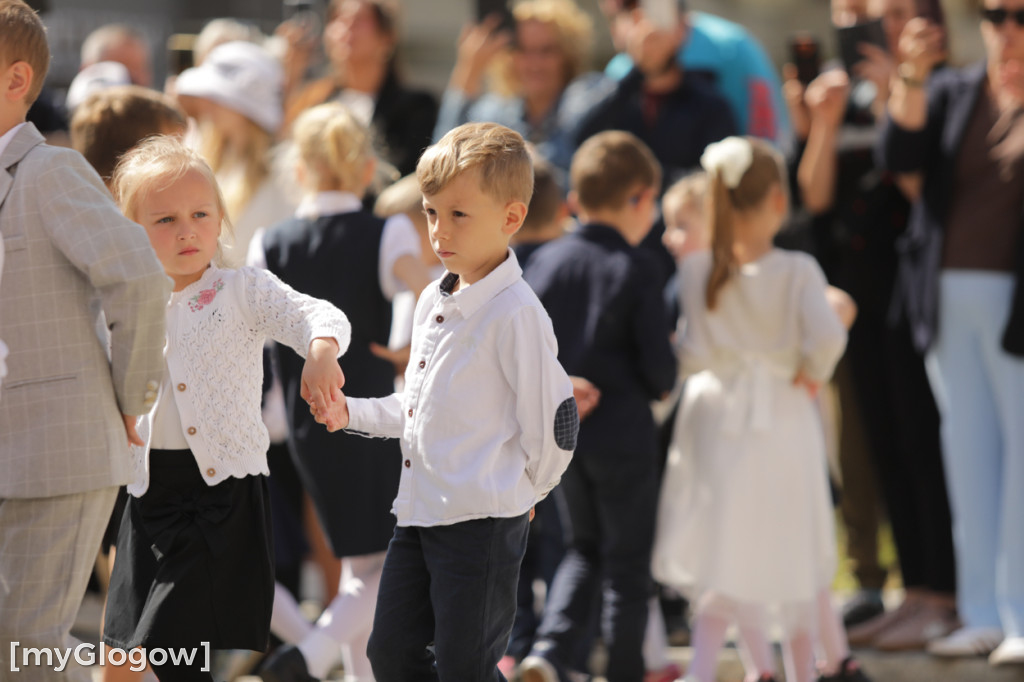 Polonez przedszkolaków na rynku w Głogowie