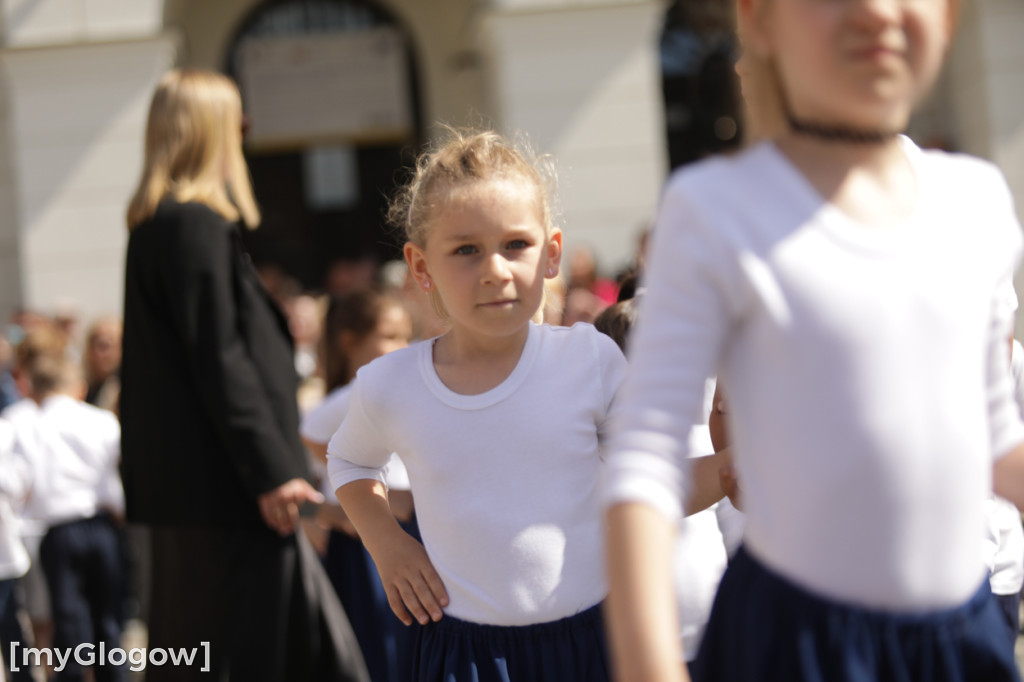 Polonez przedszkolaków na rynku w Głogowie