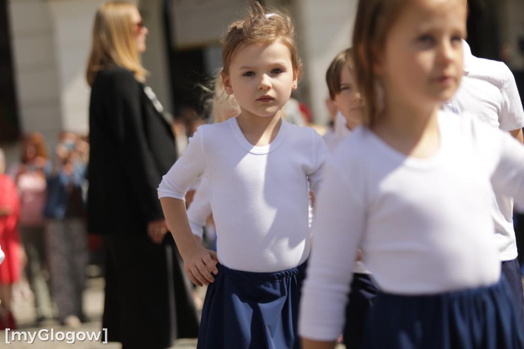 Polonez przedszkolaków na rynku w Głogowie