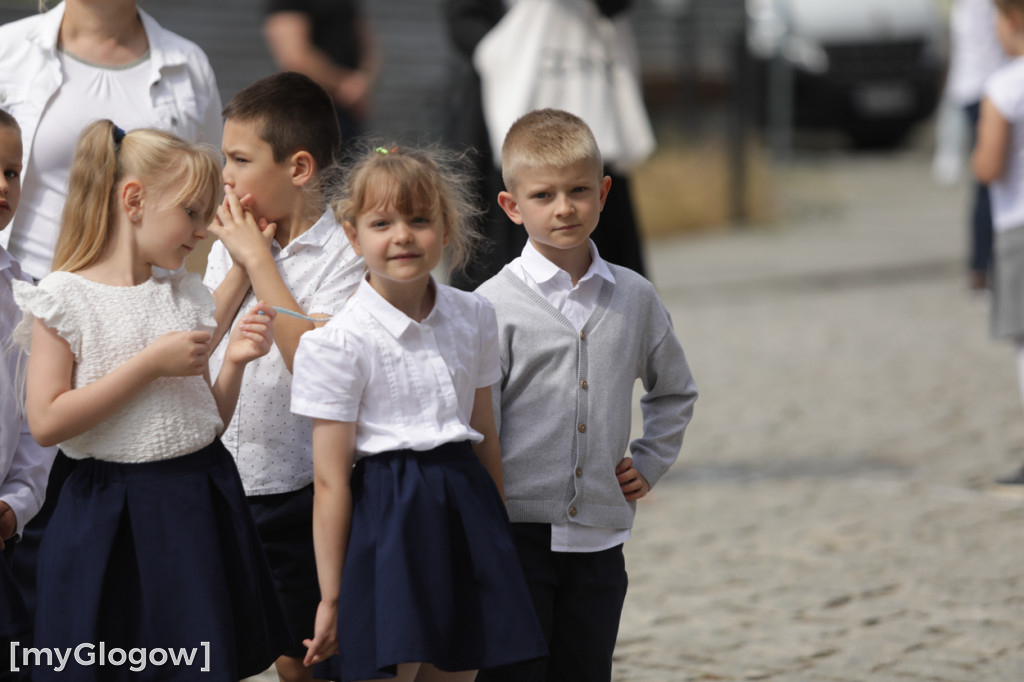 Polonez przedszkolaków na rynku w Głogowie