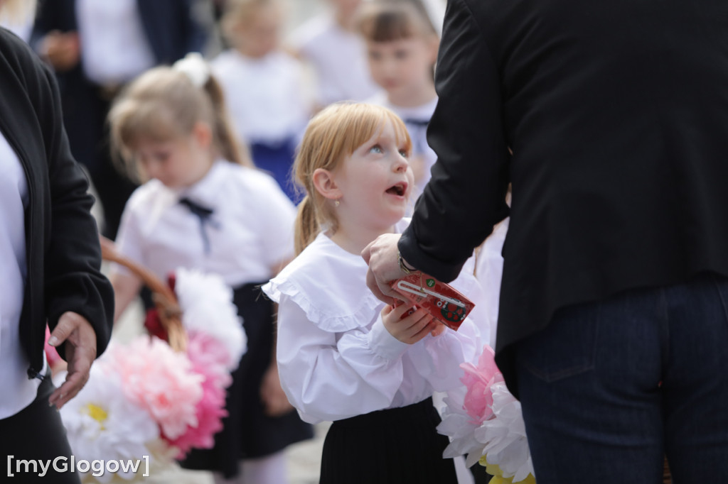 Polonez przedszkolaków na rynku w Głogowie