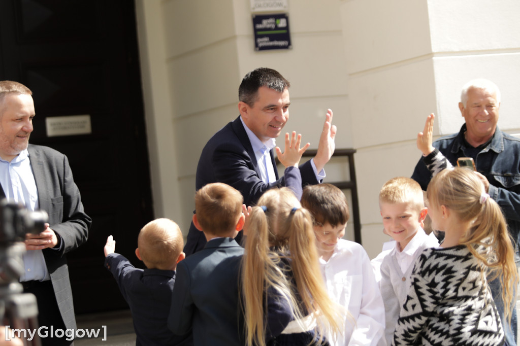 Polonez przedszkolaków na rynku w Głogowie