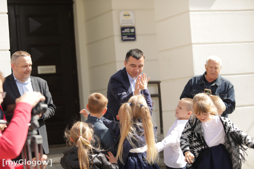 Polonez przedszkolaków na rynku w Głogowie