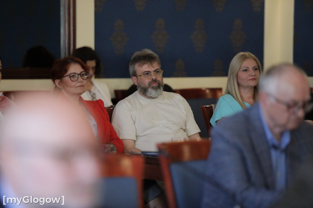 Sesja w Głogowie i dyskusja o cenach śmieci