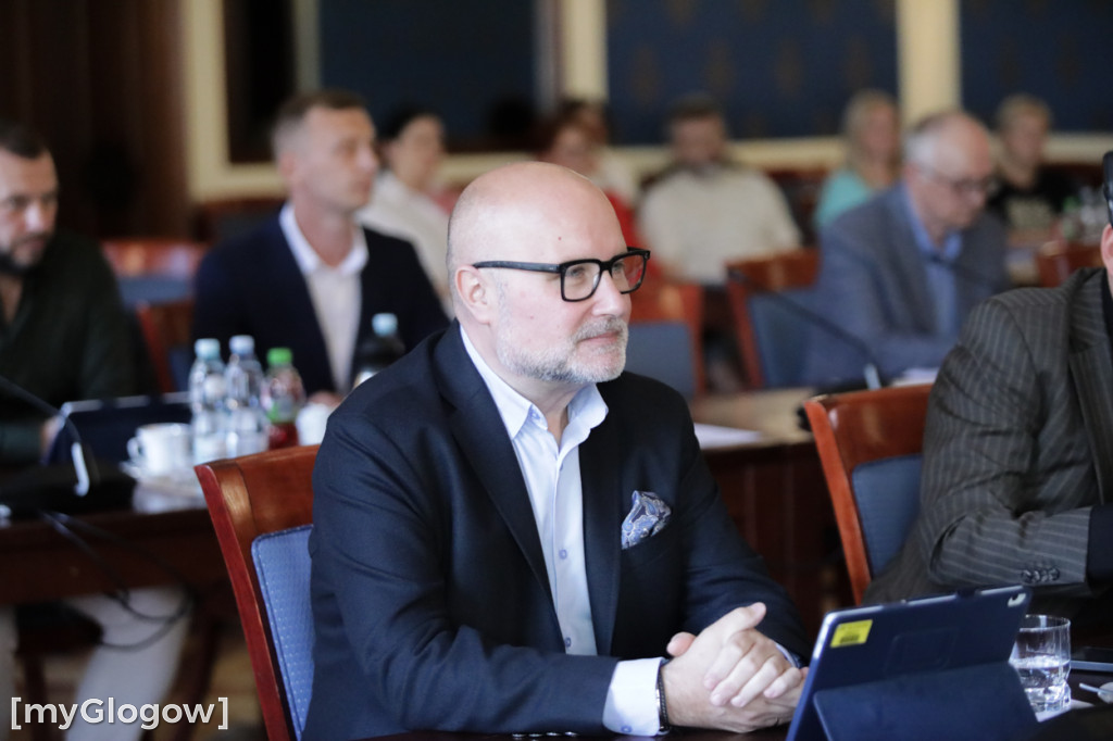Sesja w Głogowie i dyskusja o cenach śmieci