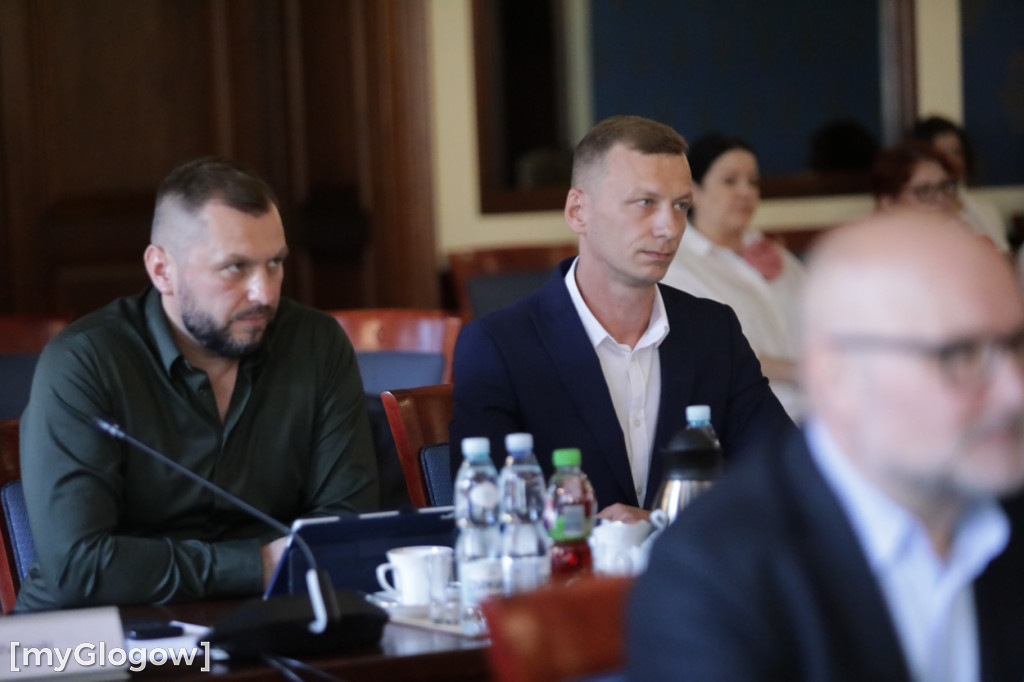 Sesja w Głogowie i dyskusja o cenach śmieci
