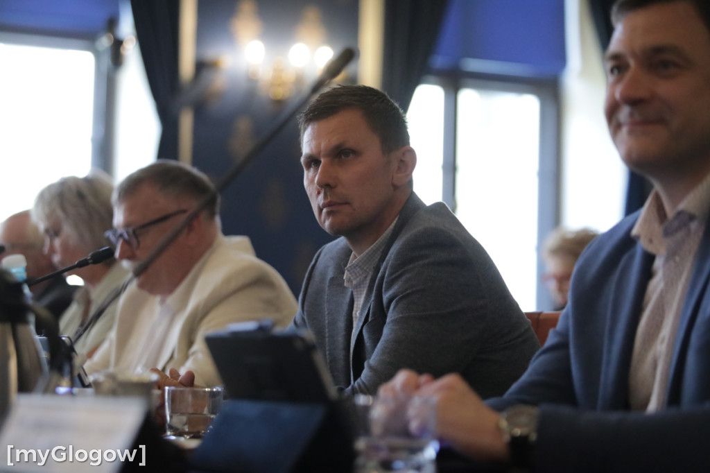Sesja w Głogowie i dyskusja o cenach śmieci