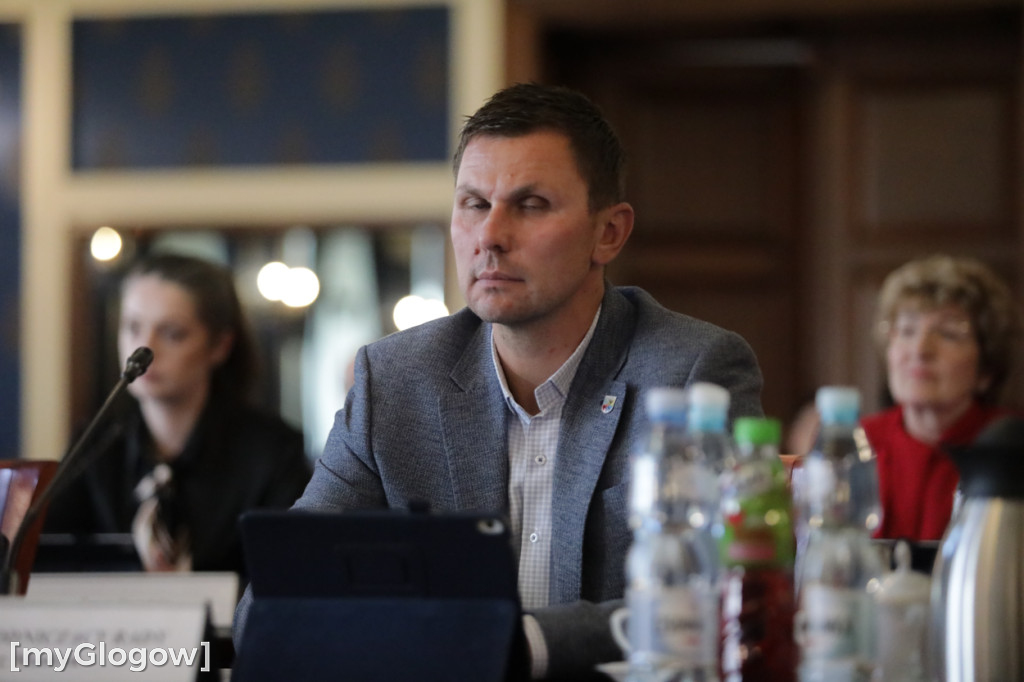 Sesja w Głogowie i dyskusja o cenach śmieci