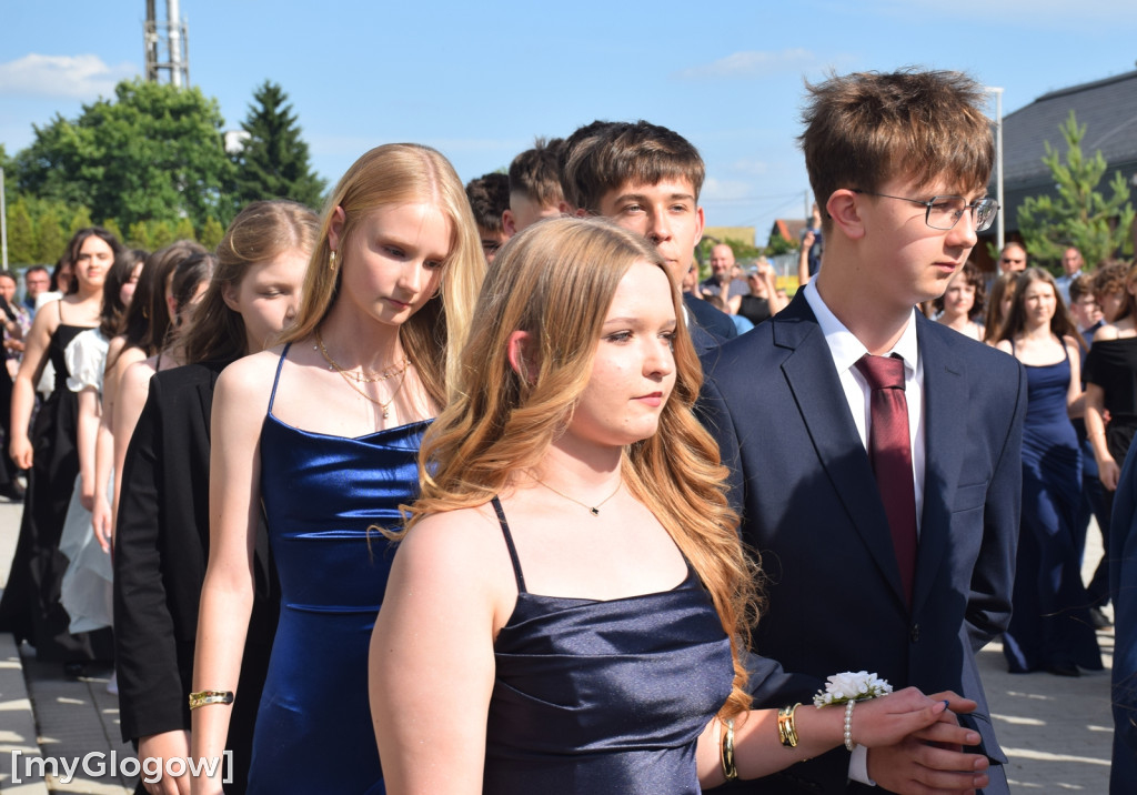 Polonez ósmoklasistów w Jerzmanowej