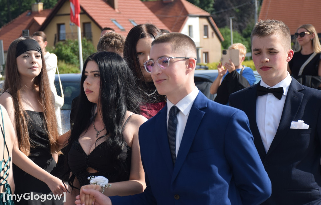 Polonez ósmoklasistów w Jerzmanowej