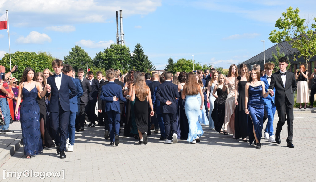 Polonez ósmoklasistów w Jerzmanowej