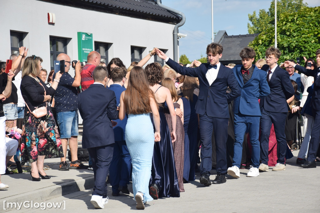 Polonez ósmoklasistów w Jerzmanowej
