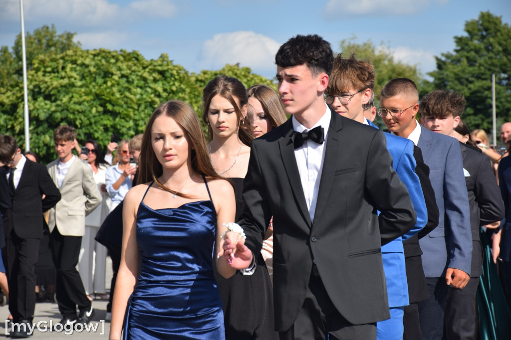 Polonez ósmoklasistów w Jerzmanowej