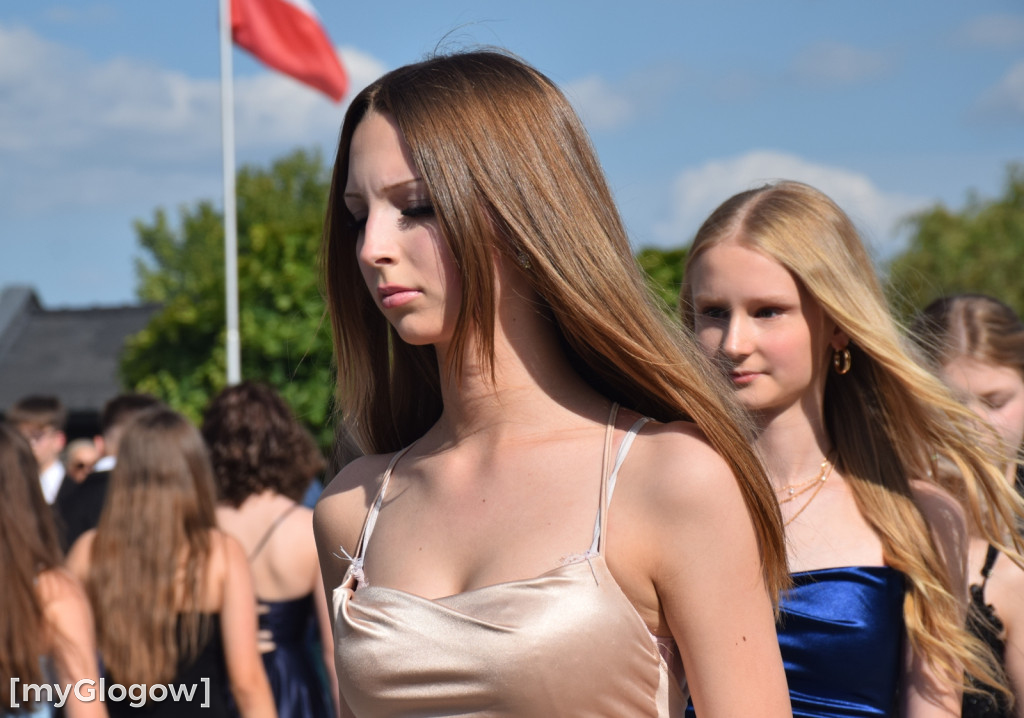 Polonez ósmoklasistów w Jerzmanowej