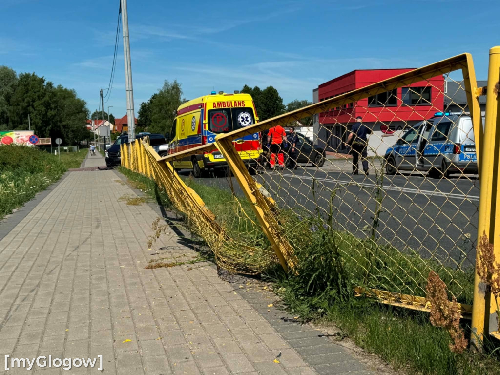 Zderzenie dwóch aut na skrzyżowaniu