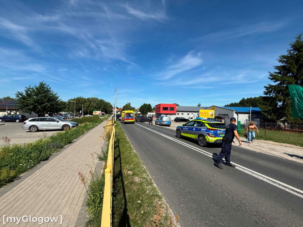 Zderzenie dwóch aut na skrzyżowaniu